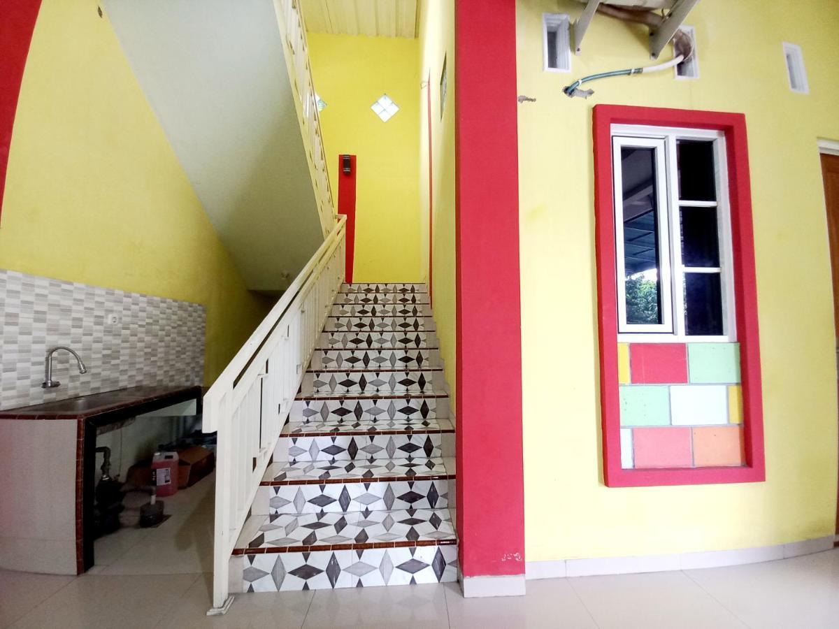 Отель Harmony House Syariah Near Alun Alun Pati Mitra Reddoorz Экстерьер фото