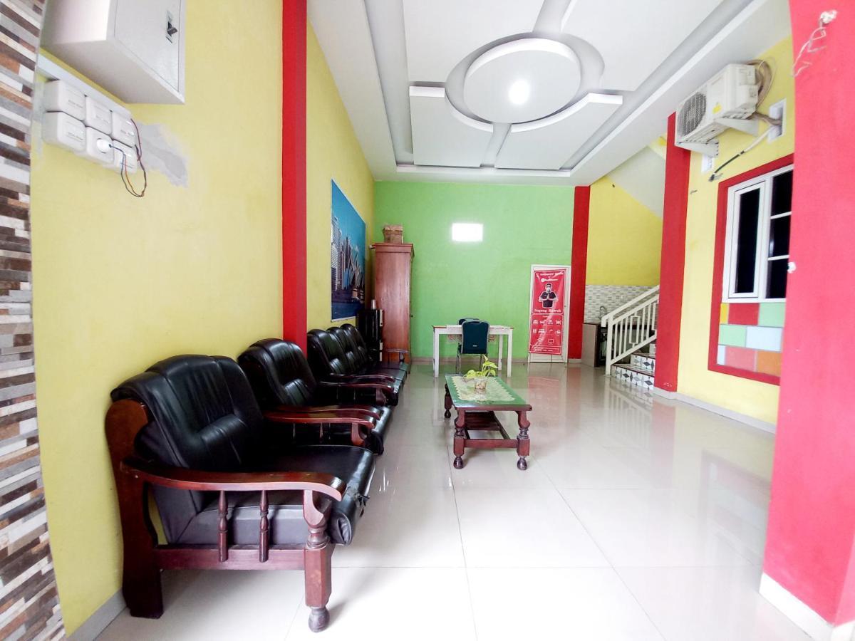 Отель Harmony House Syariah Near Alun Alun Pati Mitra Reddoorz Экстерьер фото