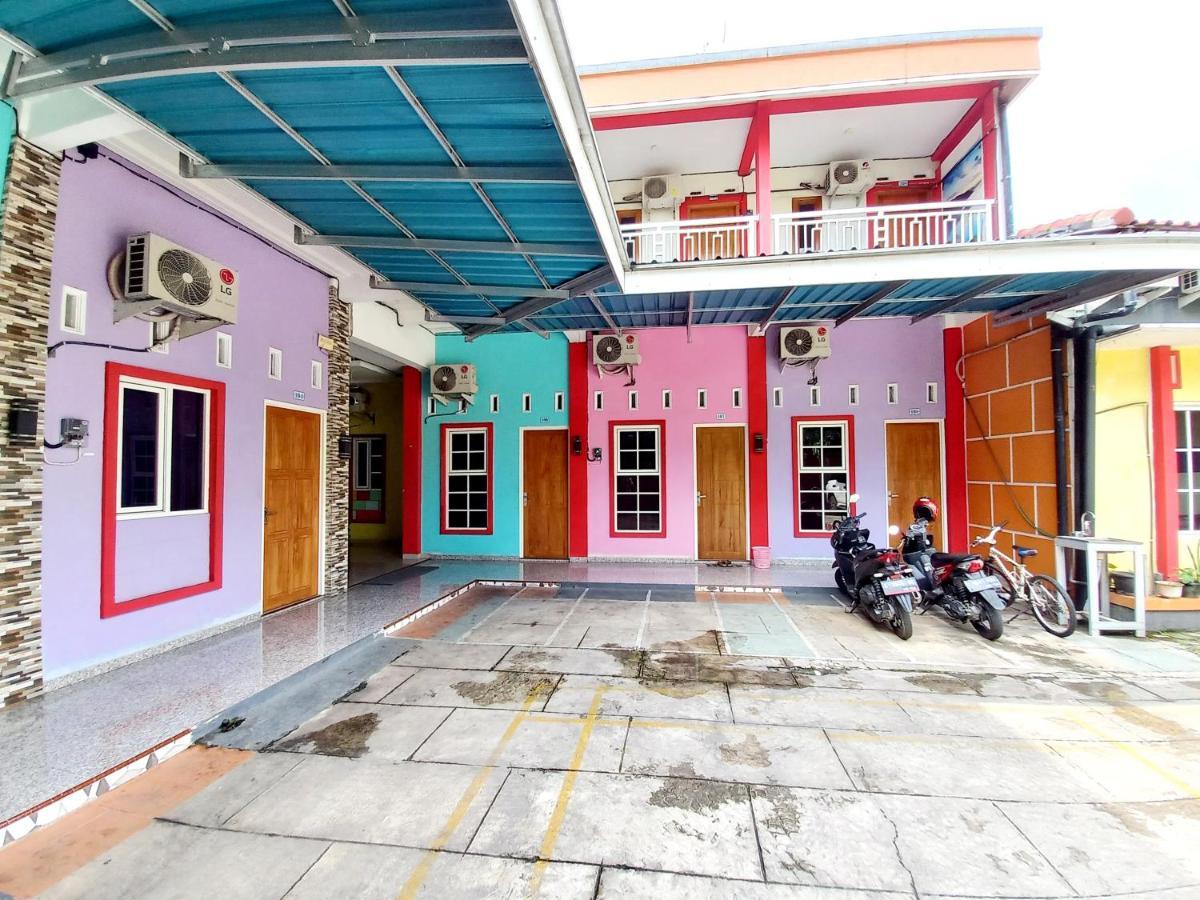 Отель Harmony House Syariah Near Alun Alun Pati Mitra Reddoorz Экстерьер фото