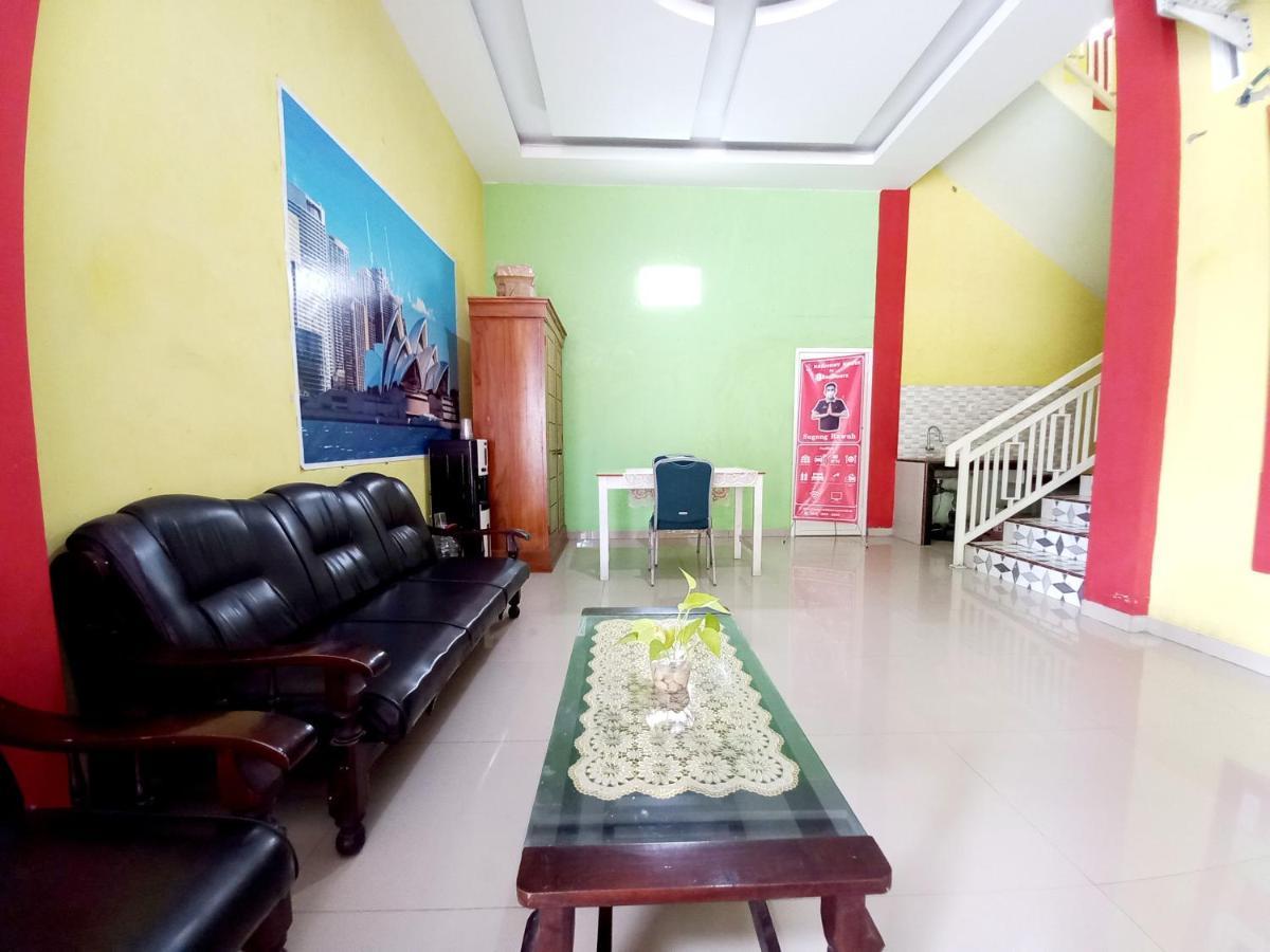 Отель Harmony House Syariah Near Alun Alun Pati Mitra Reddoorz Экстерьер фото