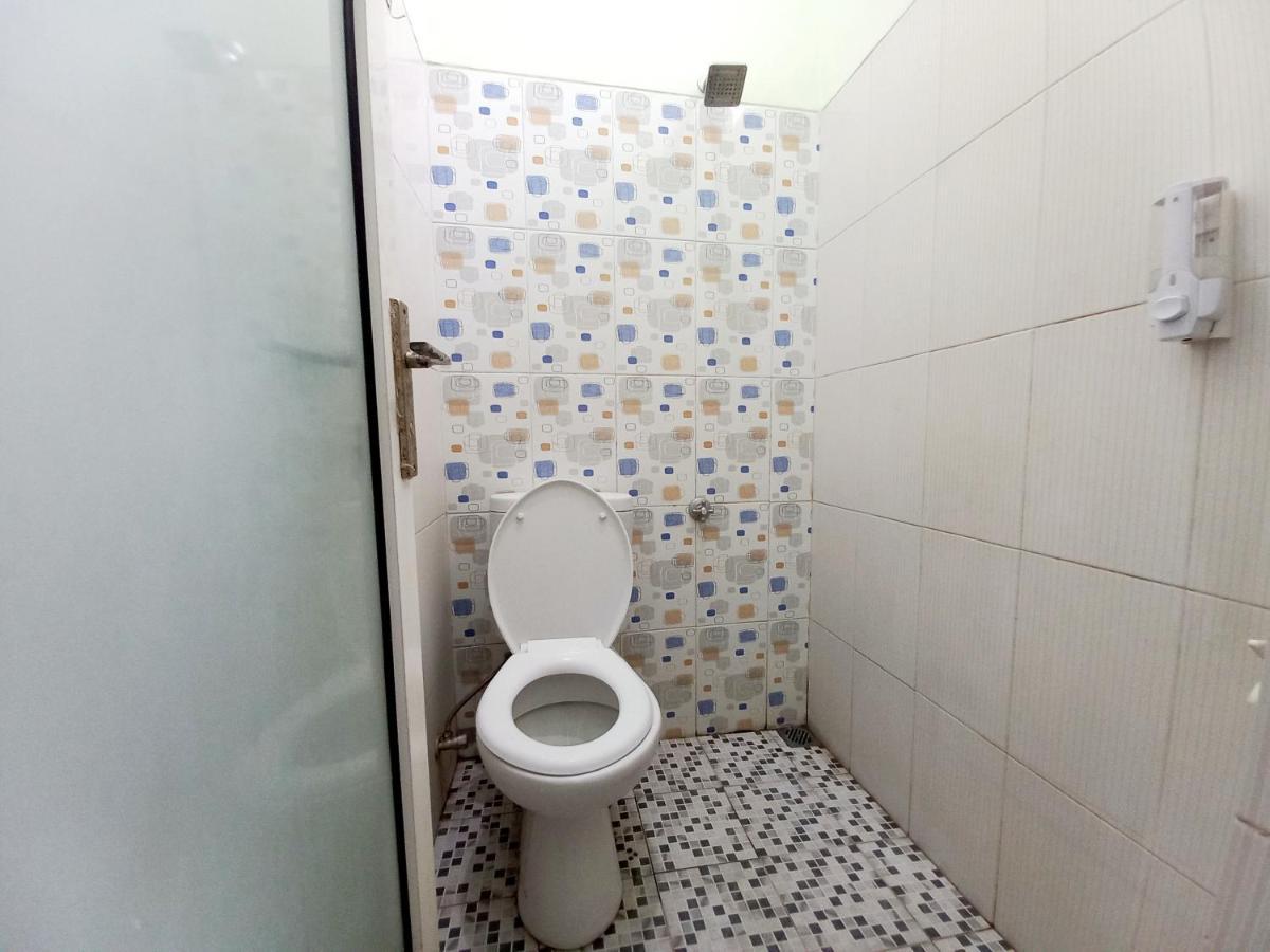 Отель Harmony House Syariah Near Alun Alun Pati Mitra Reddoorz Экстерьер фото